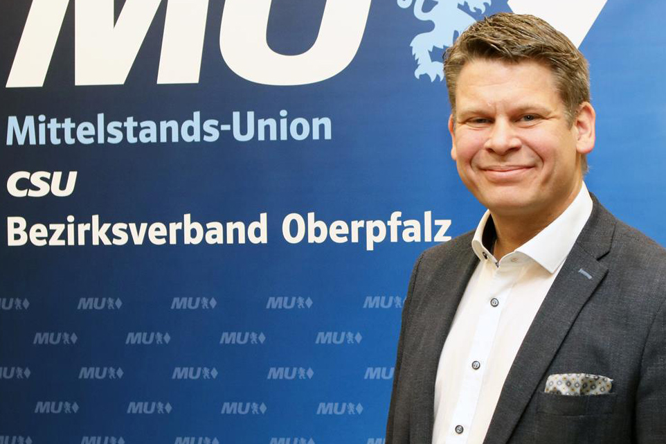 Benjamin Zeitler, Vorsitzender der oberpfälzer Mittelstands-Union, übt Kritik am vom Bundestag beschlossenen Beschleunigungsgesetz.